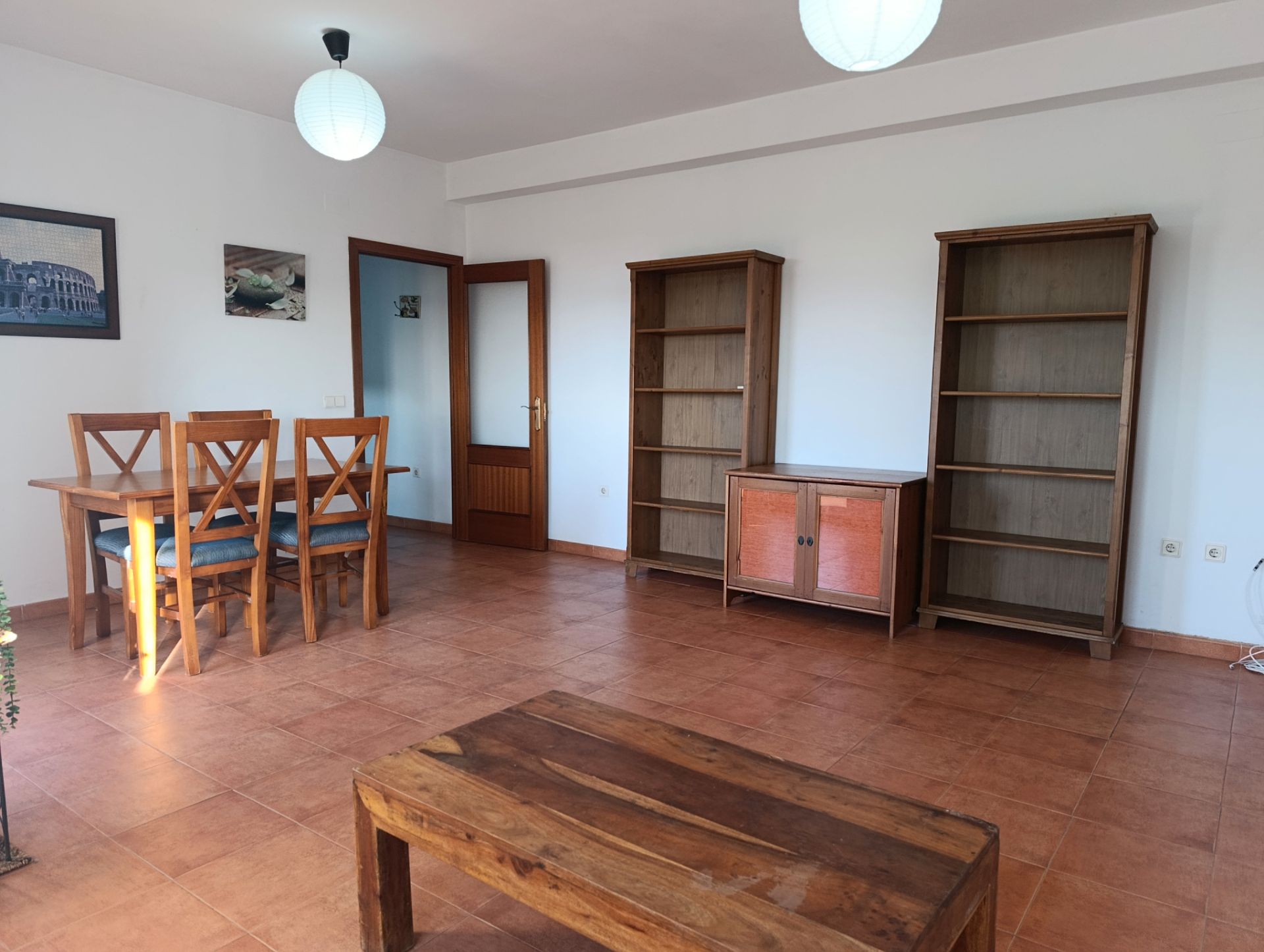 Sala d'estar de Pis de lloguer en Dos Hermanas amb Aire condicionat, Terrassa i Moblat