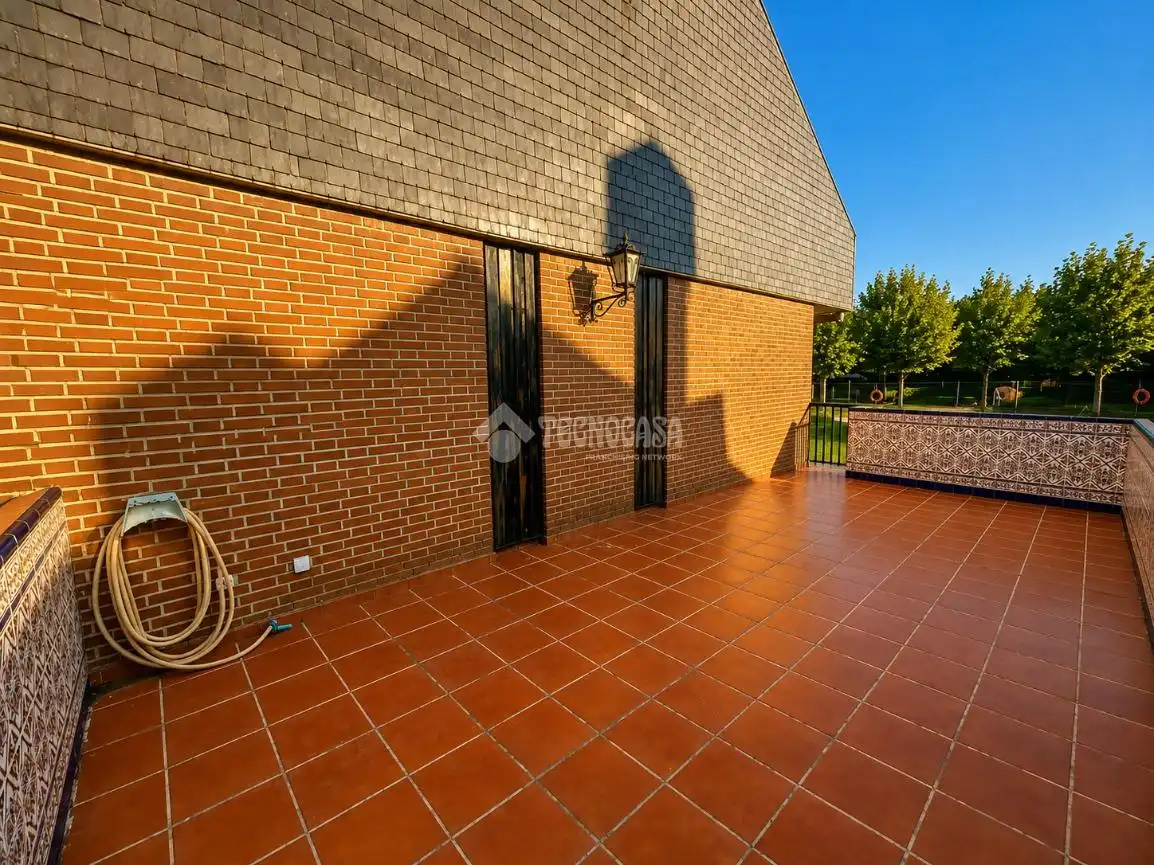 Terrassa de Casa adosada en venda en Griñón amb Calefacció, Jardí privat i Terrassa