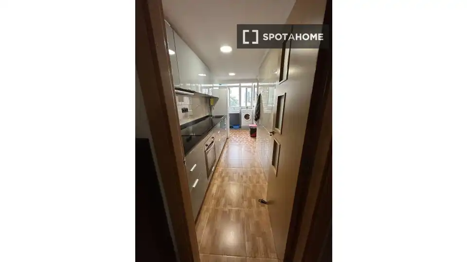 Flat for rent in Valencia  with Air Conditioner, Heating and Furnished
