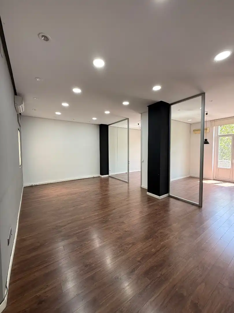 Büro zur Miete in Valencia mit Klimaanlage, Heizung und Balkon