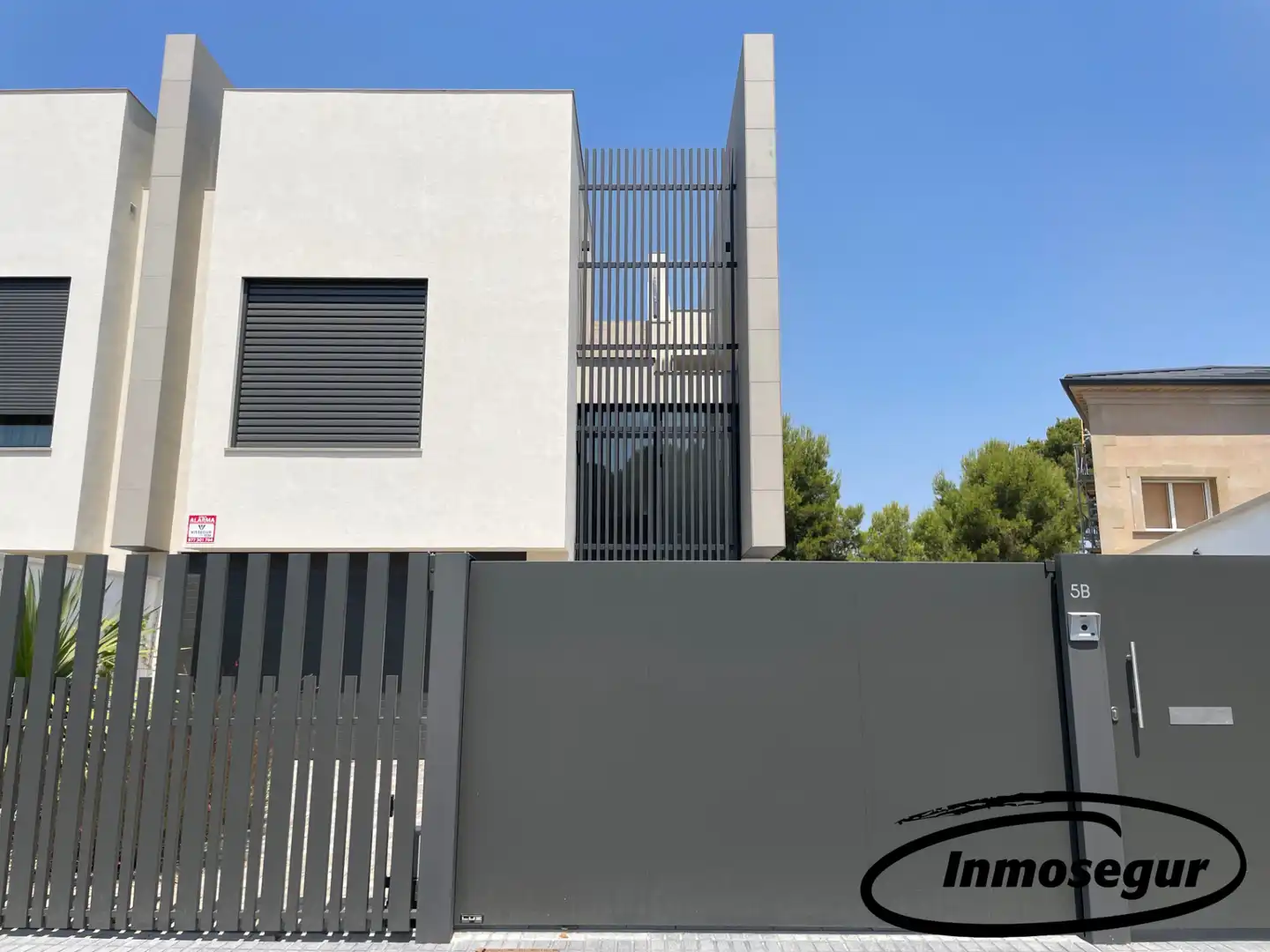 Vista exterior de Casa adosada en venda en Cambrils amb Aire condicionat, Calefacció i Jardí privat