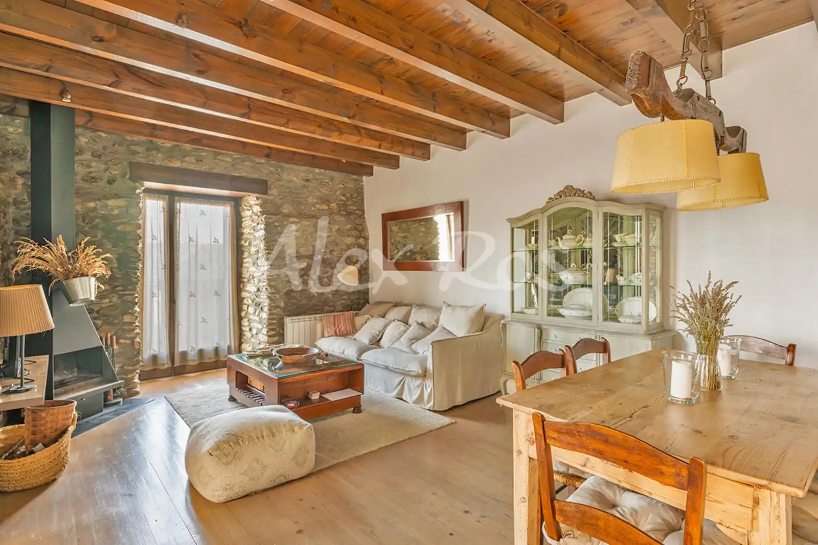 Sala de estar de Casa o chalet en venta en Fontanals de Cerdanya con Piscina y Piscina comunitaria