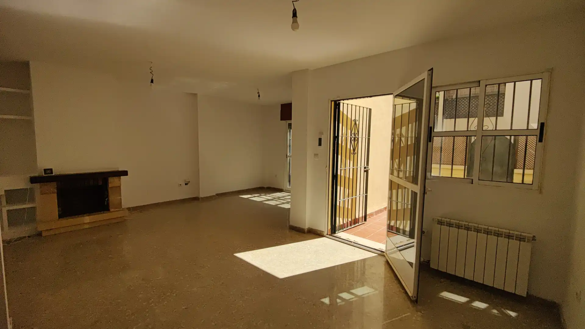 Casa adosada en venta en Huétor Vega con Calefacción, Jardín privado y Piscina