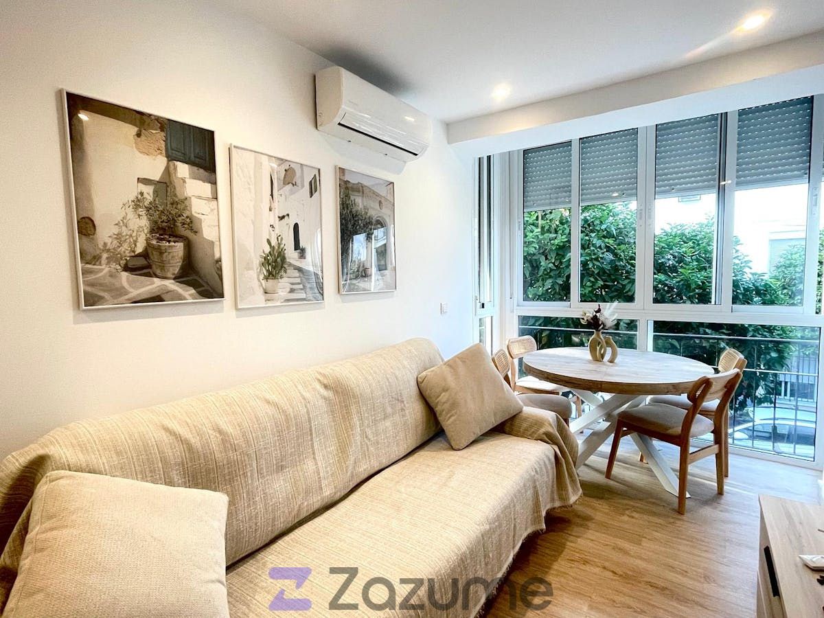 Living room of Flat to rent in  Sevilla Capital  with Air Conditioner, Furnished and Oven