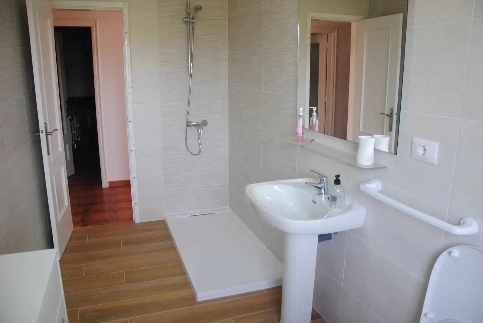 Bathroom of Houses for rent in Sanxenxo  with Private garden, Parquet flooring and Terrace