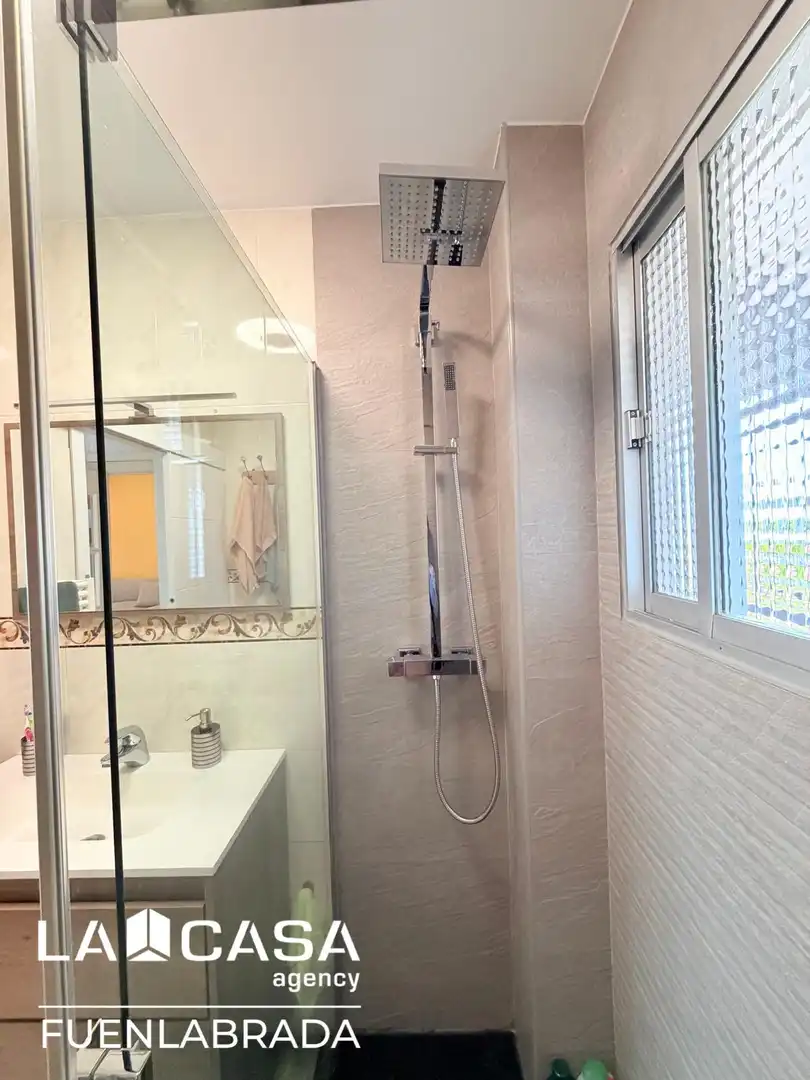 Baño de Piso en venta en Fuenlabrada con Calefacción y Terraza
