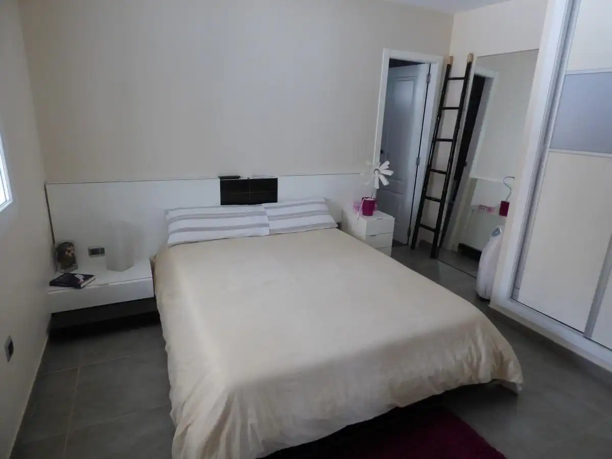 Dormitori de Casa adosada en venda en Alicante / Alacant amb Aire condicionat, Calefacció i Jardí privat