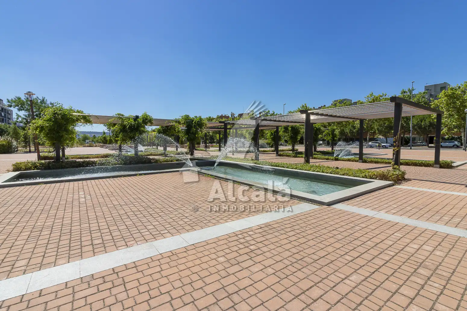 Vista exterior de Local en venta en Alcalá de Henares