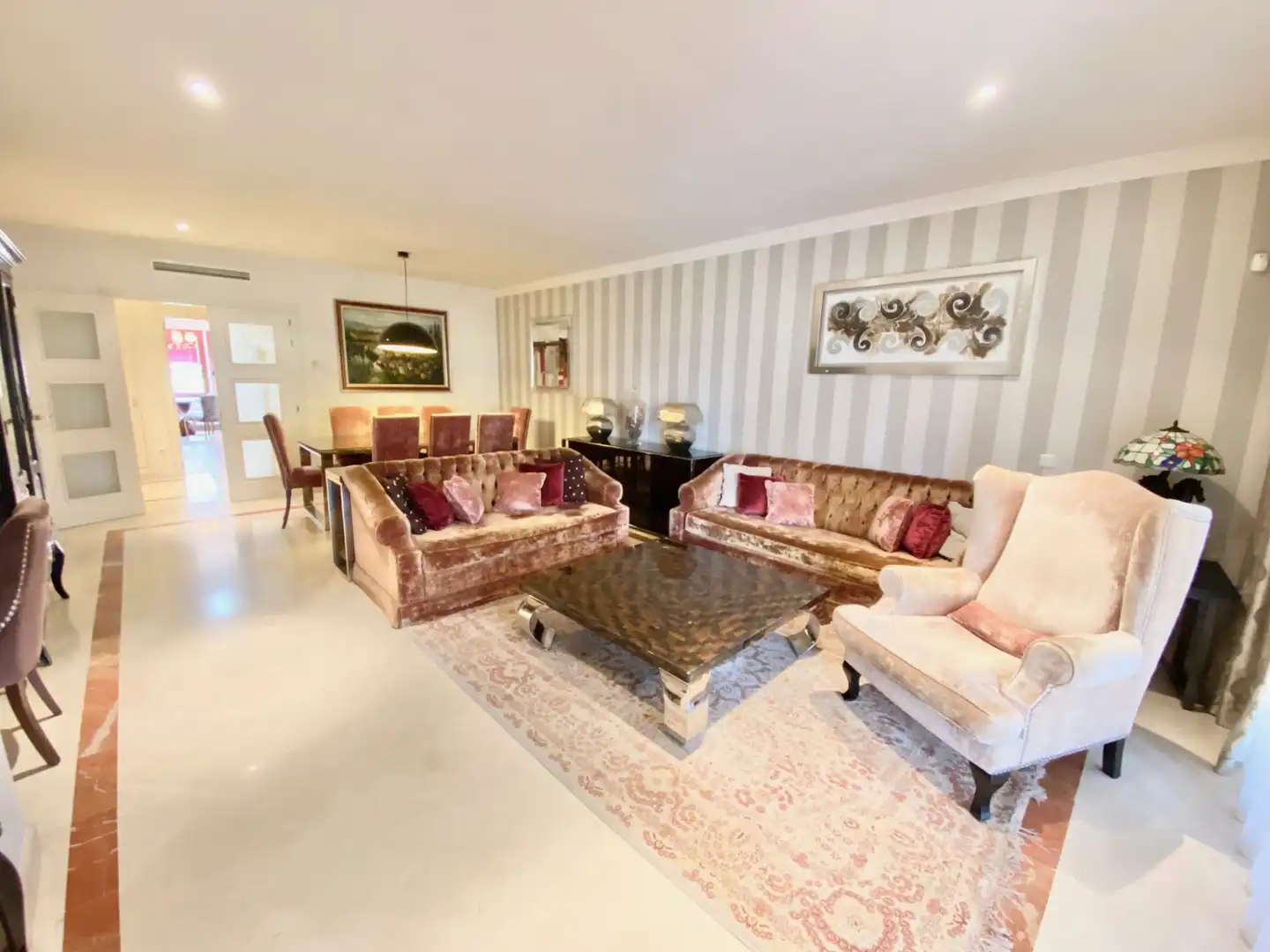 Wohnzimmer von Wohnungen zur Miete in Marbella mit Klimaanlage, Terrasse und Schwimmbad