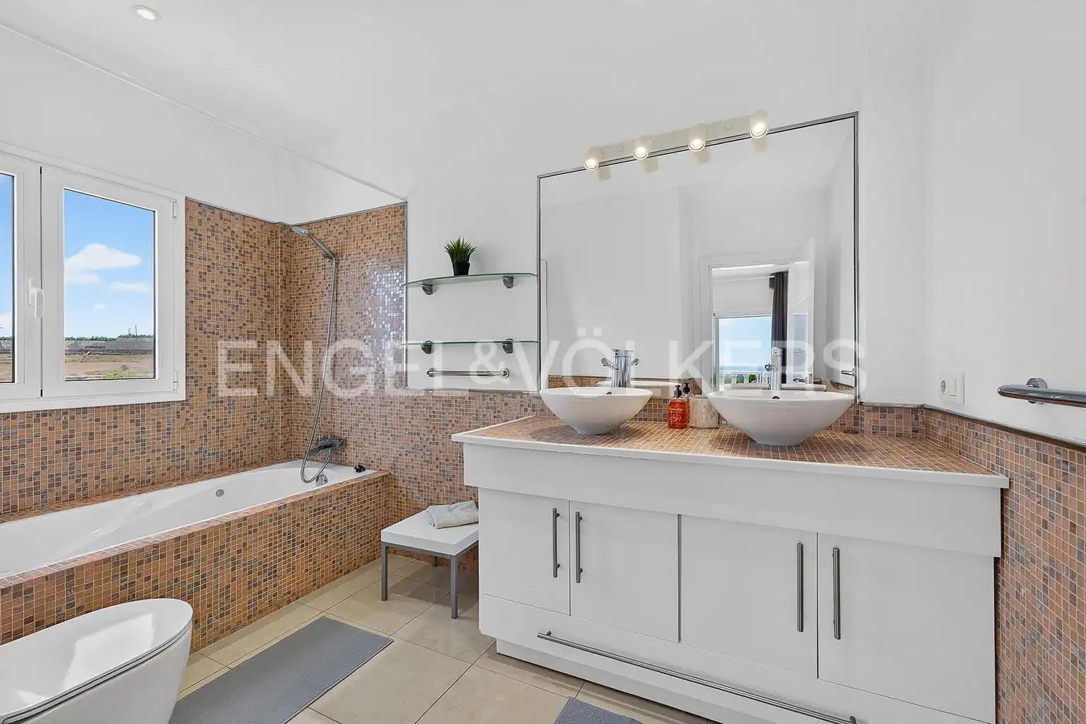 Bathroom of Houses for sale in Adeje  with Air Conditioner, Terrace and Swimming Pool