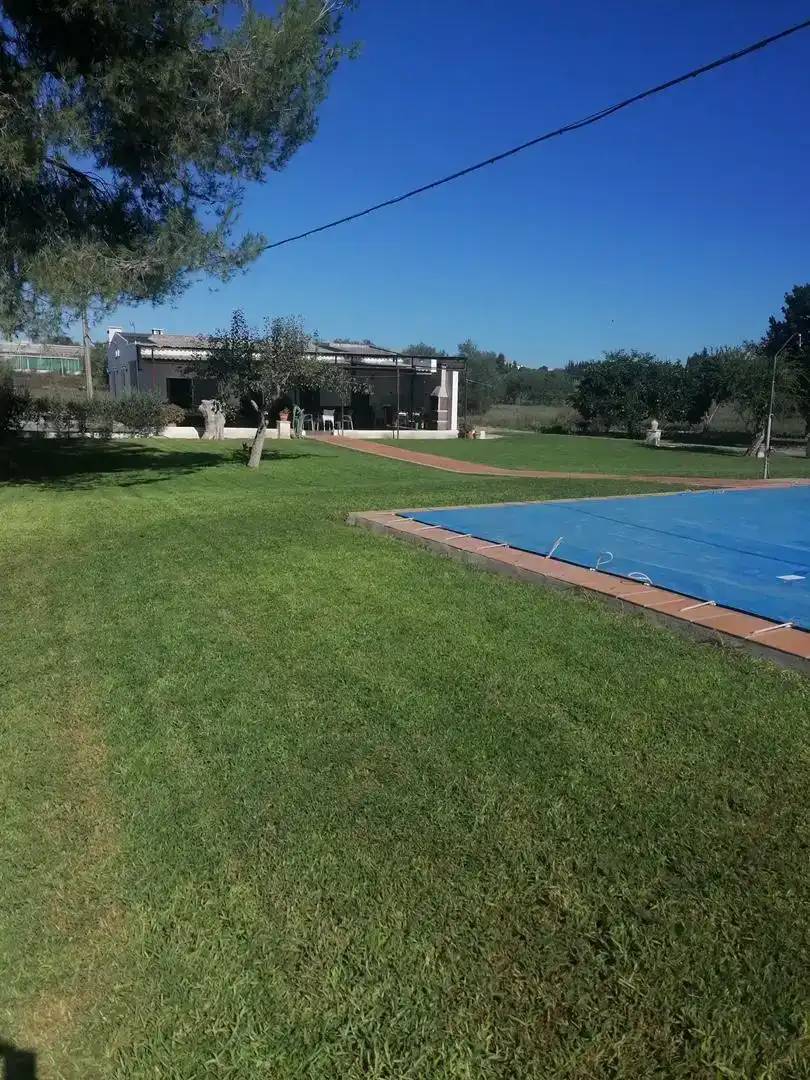 Piscina de Finca rústica en venda en Lebrija amb Aire condicionat, Jardí privat i Traster