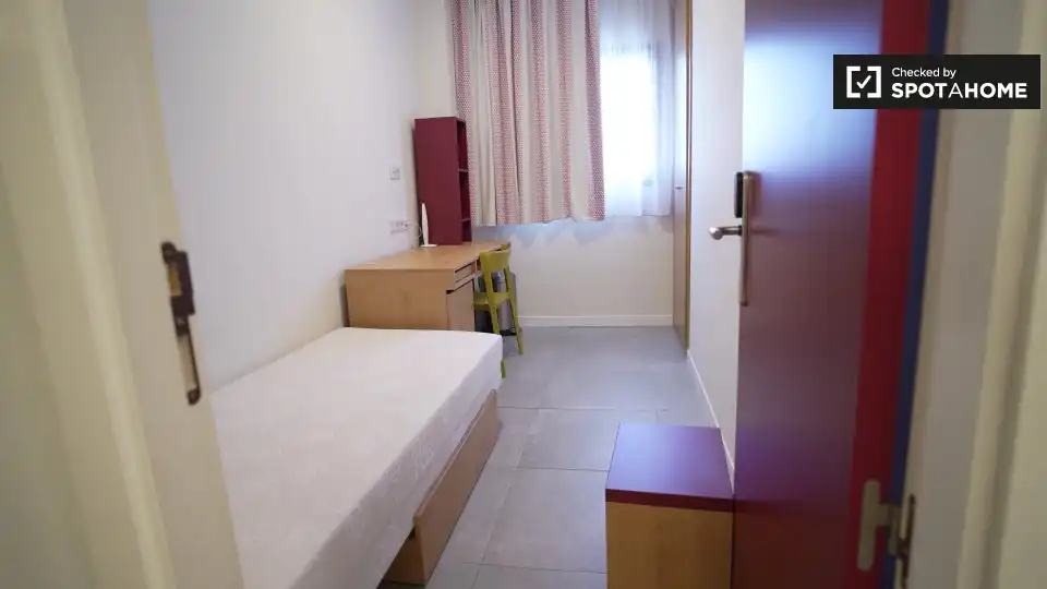Room in Triana Oeste
