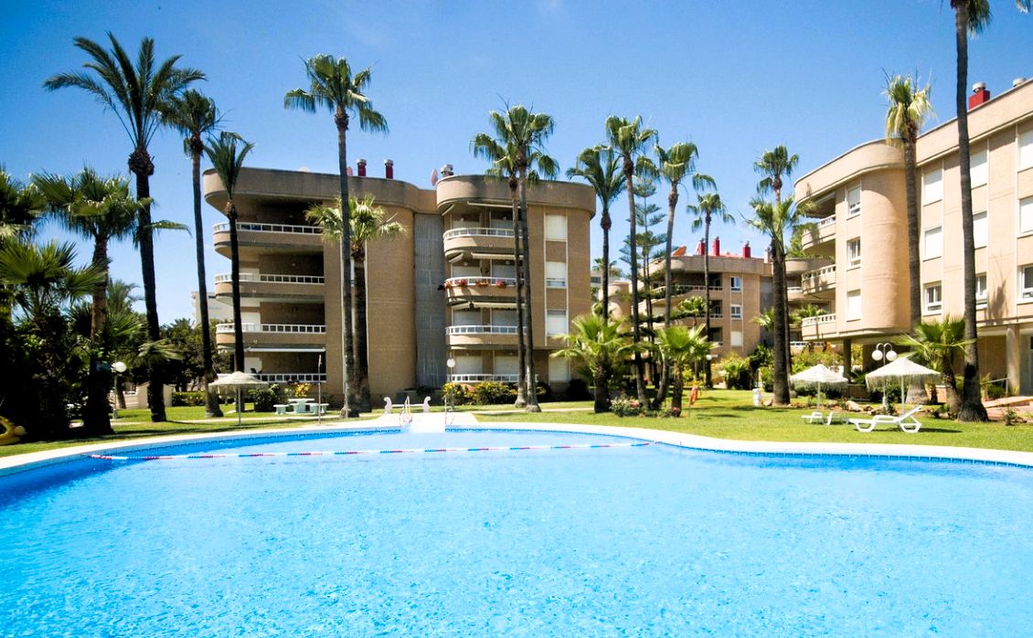Flat for sale in Calle Salvador Allende, 42, La Carihuela - Los Nidos