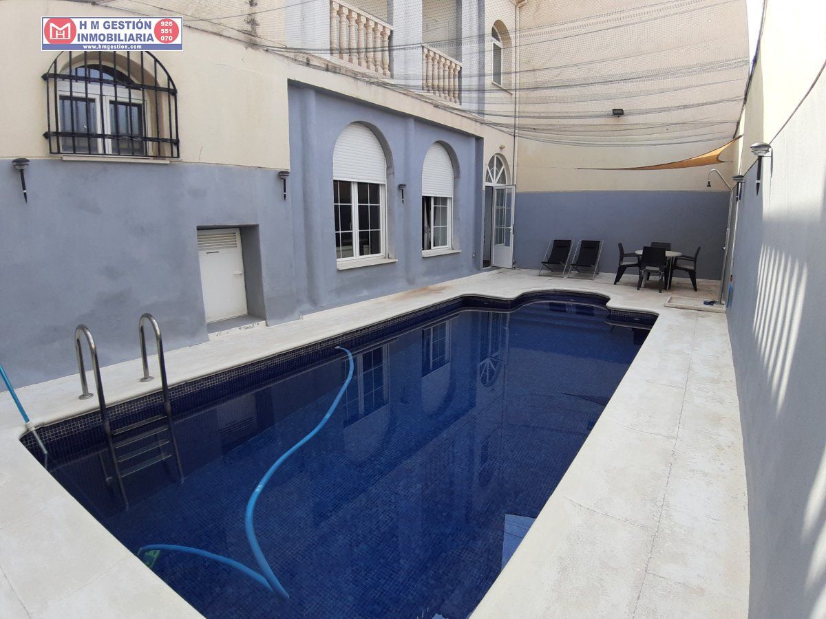 Piscina de Casa o xalet en venda en Herencia amb Calefacció, Terrassa i Piscina