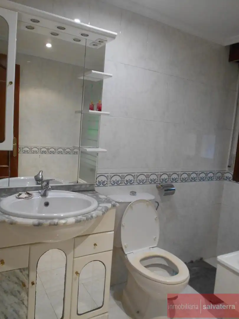 Bathroom of Flat for sale in Salceda de Caselas  with Heating and Storage room