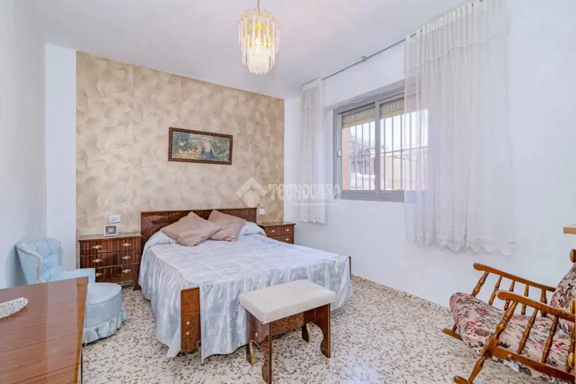 Dormitori de Casa adosada en venda en Armilla amb Jardí privat, Terrassa i Balcó