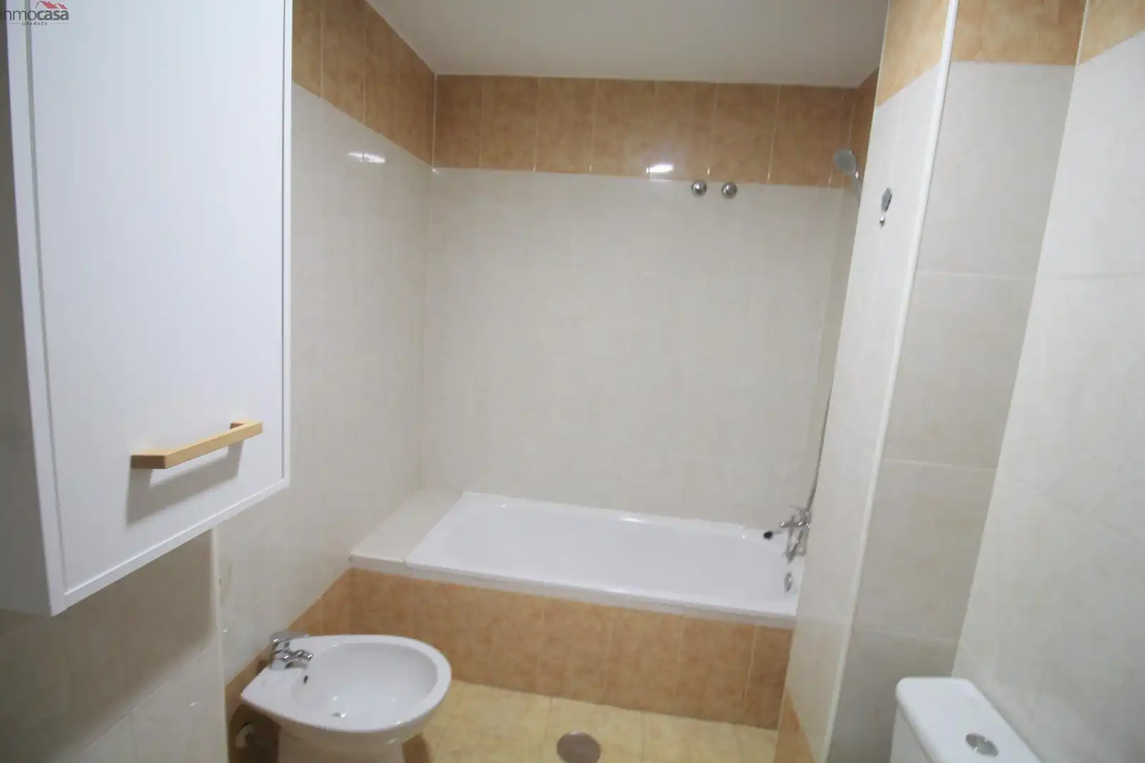 Bathroom of Flat for rent in Armilla