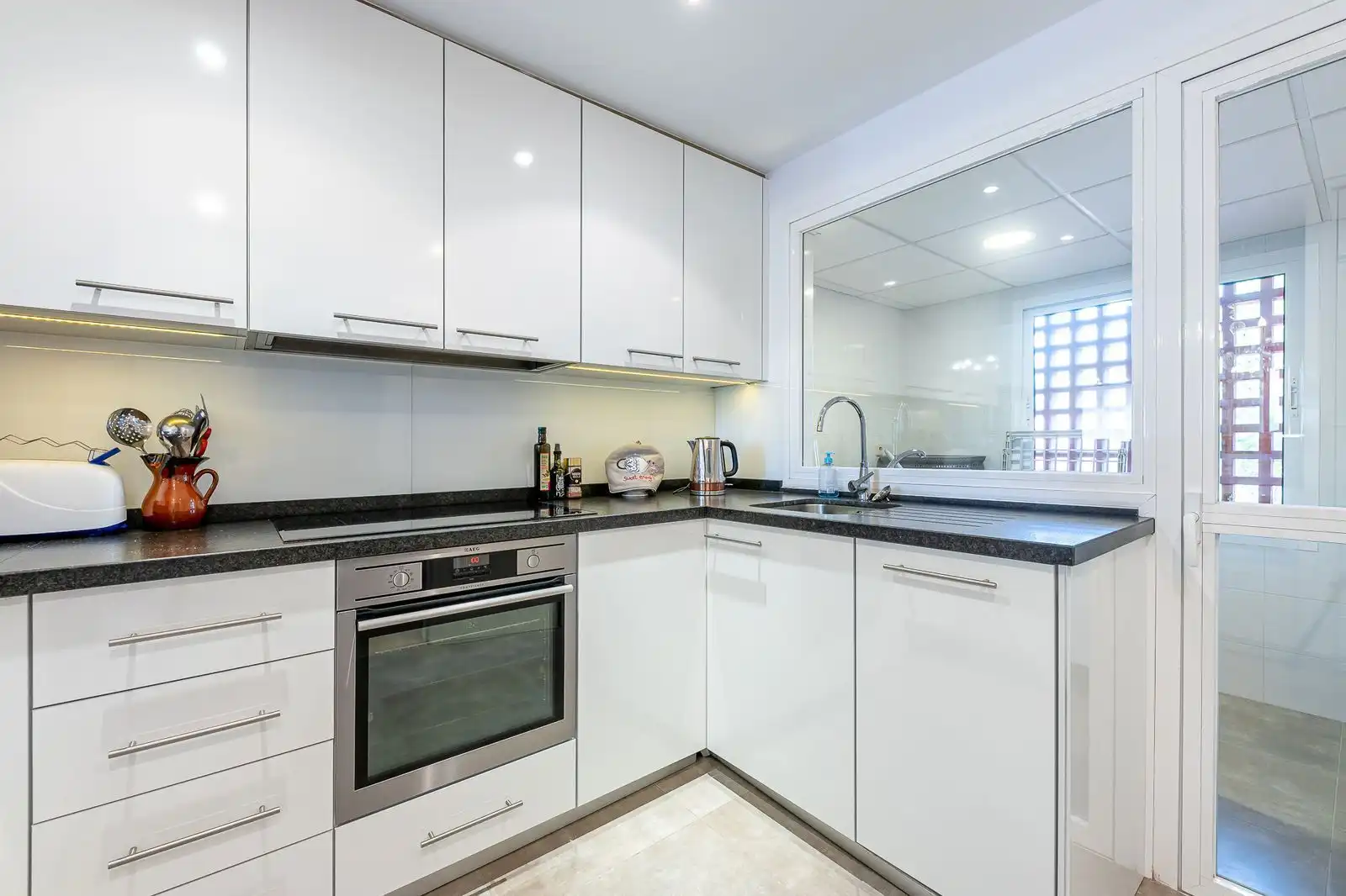 Küche von Maisonette zum Verkauf in Estepona mit Klimaanlage, Terrasse und Möbliert