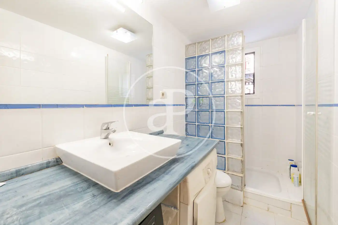 Baño de Piso en venta en Madrid con Aire acondicionado, Calefacción y Amueblado