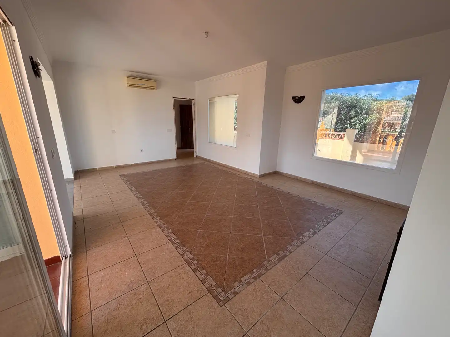 Wohnzimmer von Haus oder Chalet zum Verkauf in Coín mit Privatgarten, Terrasse und Abstellraum