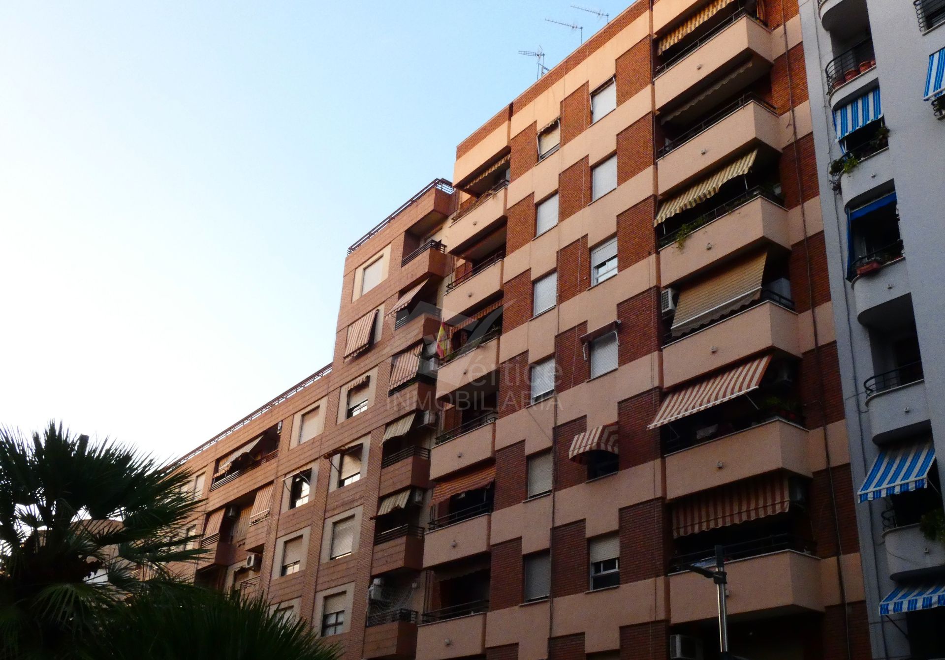 Exterior view of Flat for sale in Torrent  with Oven and Balcony
