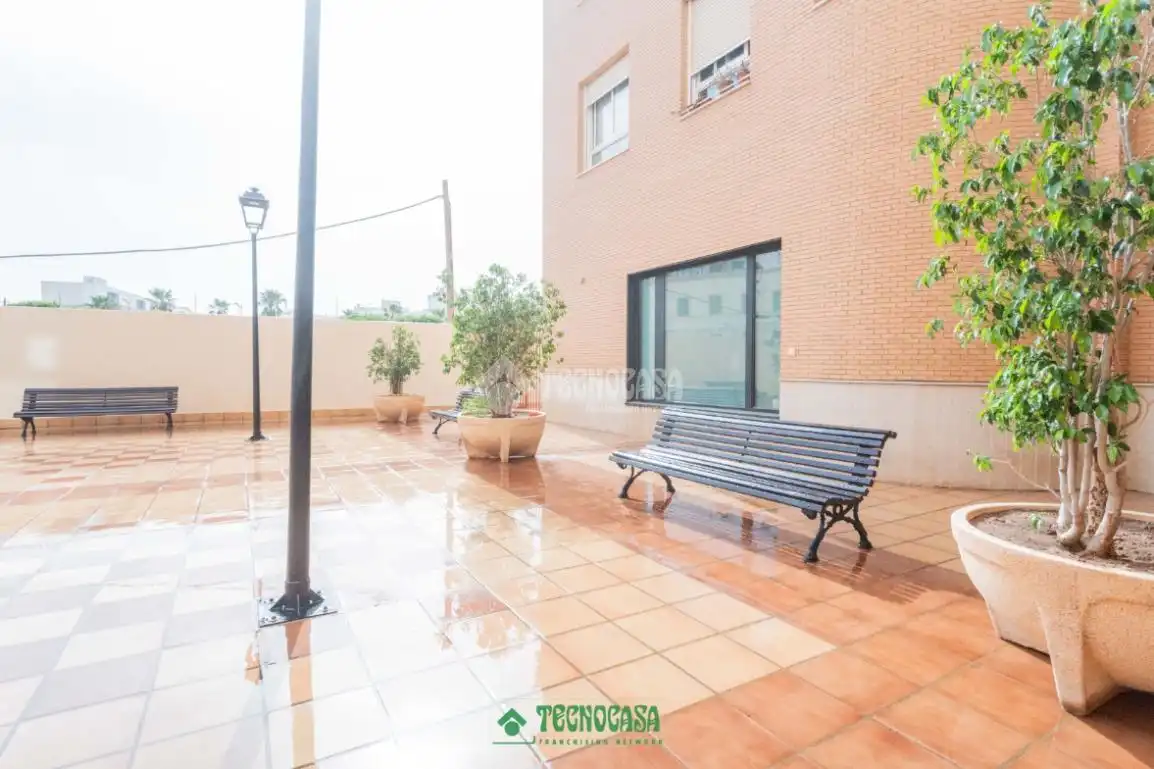 Terrassa de Pis en venda en Almería amb Aire condicionat
