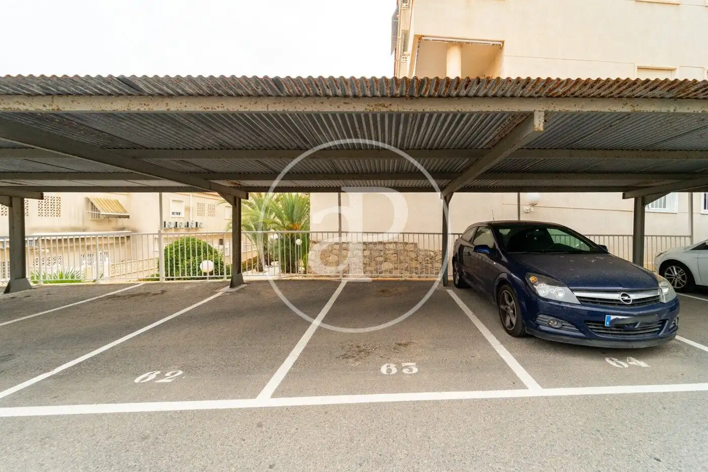 Aparcament de Pis en venda en Elche / Elx amb Aire condicionat, Calefacció i Jardí privat