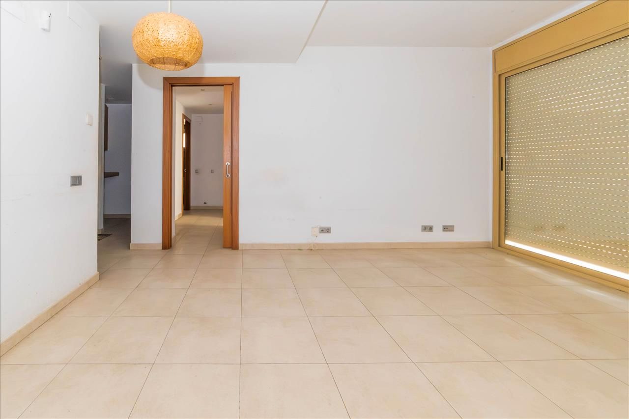 Flat for sale in Carrer de Caselles, Montserrat - El Passeig