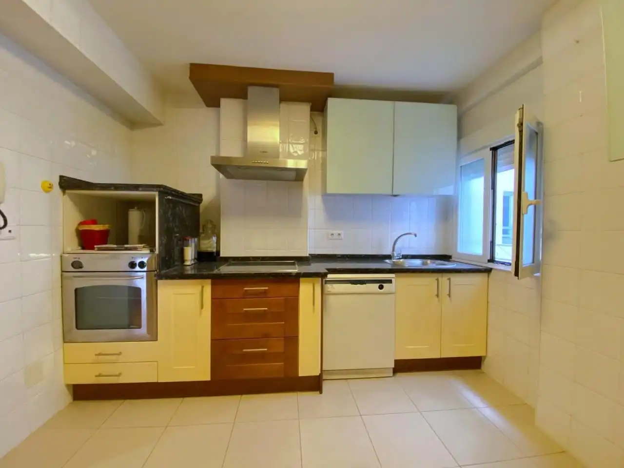 Cuina de Apartament en venda en León Capital  amb Calefacció i Parquet
