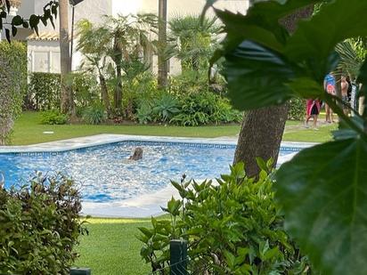 Piscina de Apartament en venda en Marbella amb Aire condicionat, Calefacció i Jardí privat