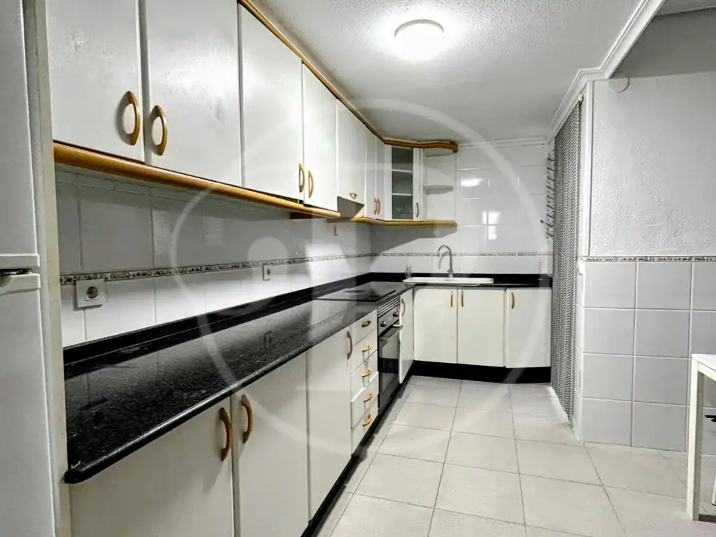 Cuina de Apartament en venda en Torrent amb Aire condicionat i Balcó