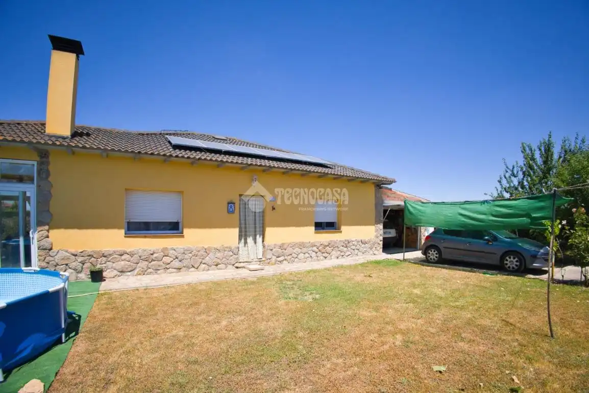 Vista exterior de Casa o chalet en venta en Calvarrasa de Arriba con Calefacción y Terraza