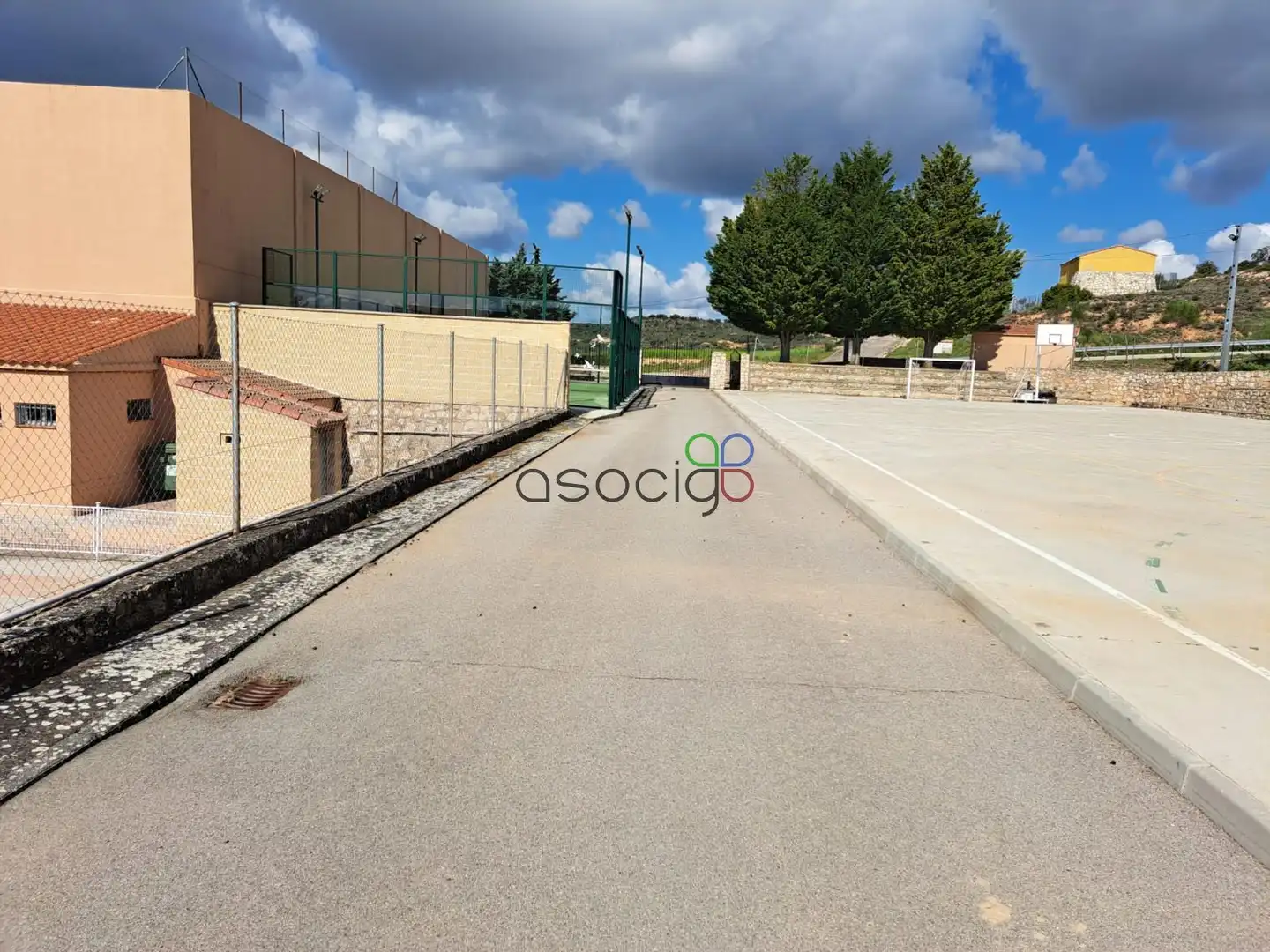 Parking de Casa o chalet en venta en Solanillos del Extremo con Calefacción, Trastero y Piscina
