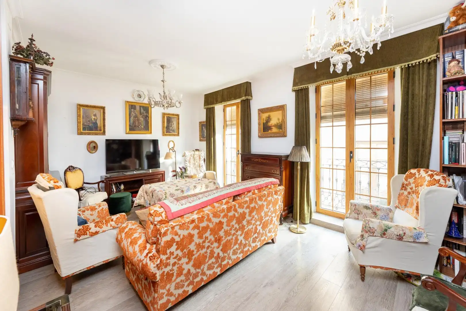 Living room of Flat for sale in Granada  with Air Conditioner, Heating and Parquet flooring