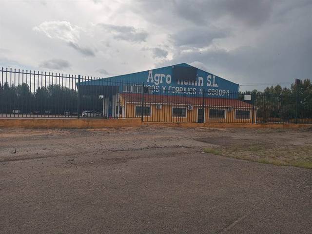 Nave industrial en Venta en Diseminados en Hellín