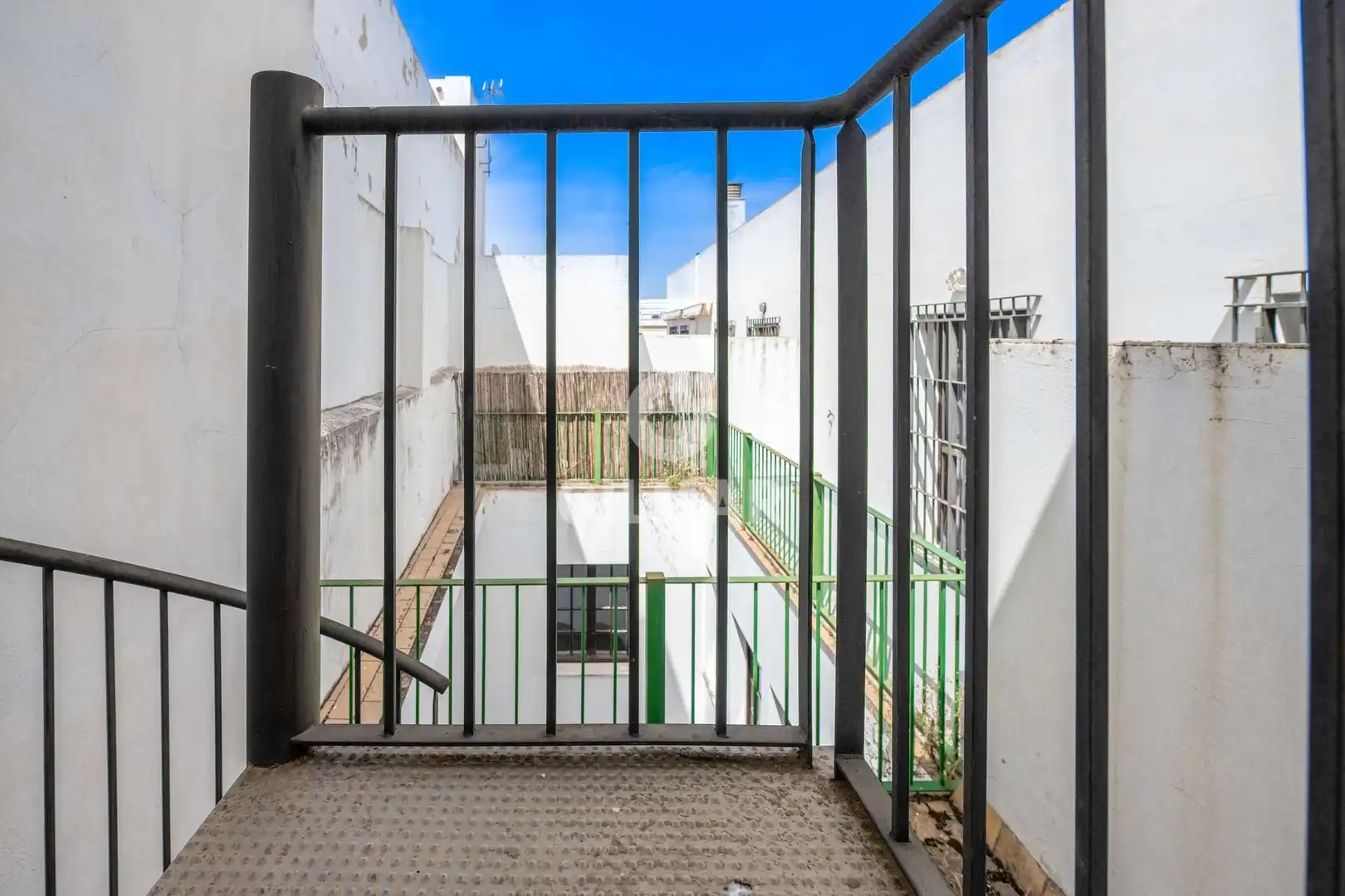 Vista exterior de Dúplex en venda en El Puerto de Santa María amb Calefacció