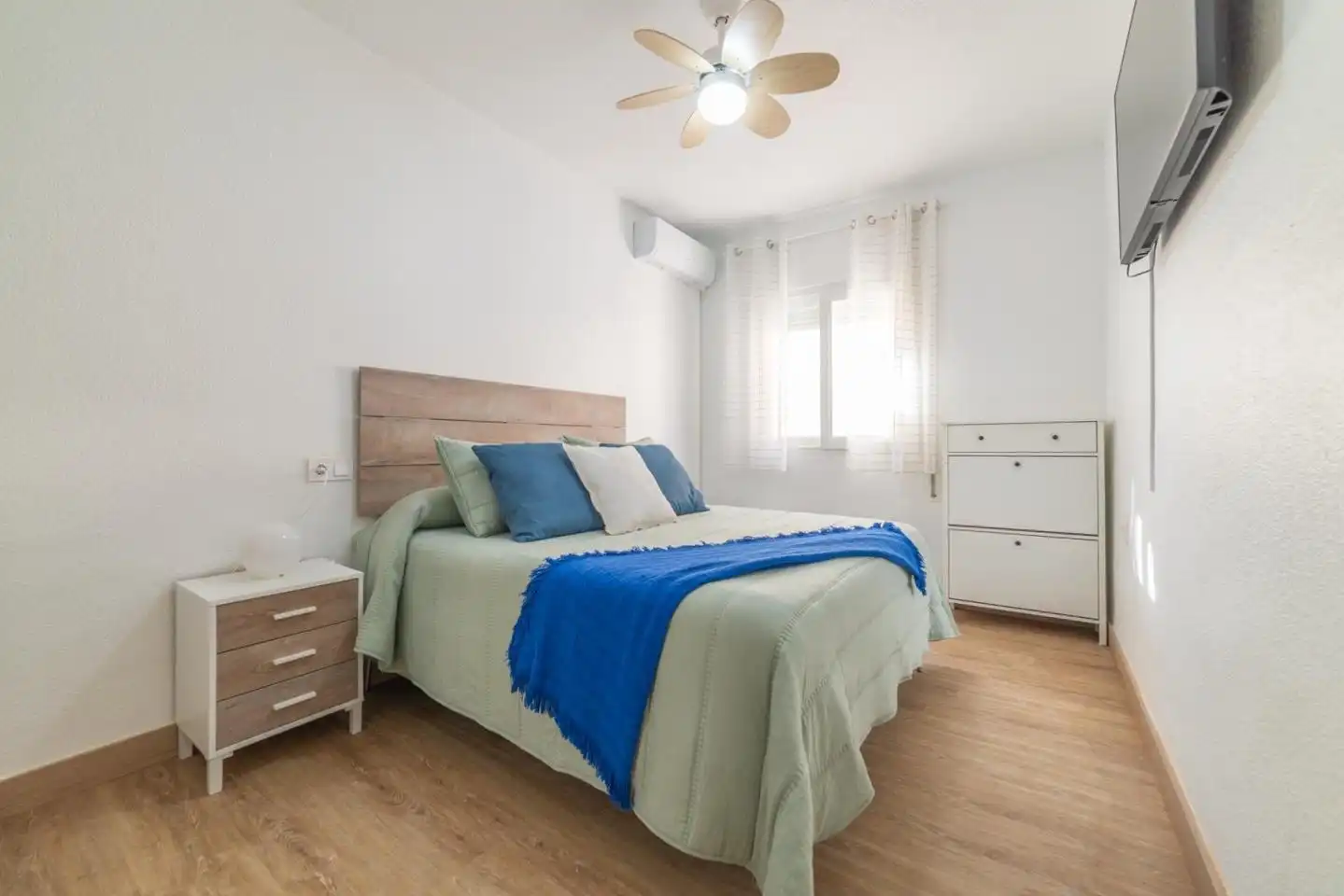 Schlafzimmer von Erdgeschoss zum Verkauf in Los Alcázares mit Klimaanlage, Terrasse und Abstellraum