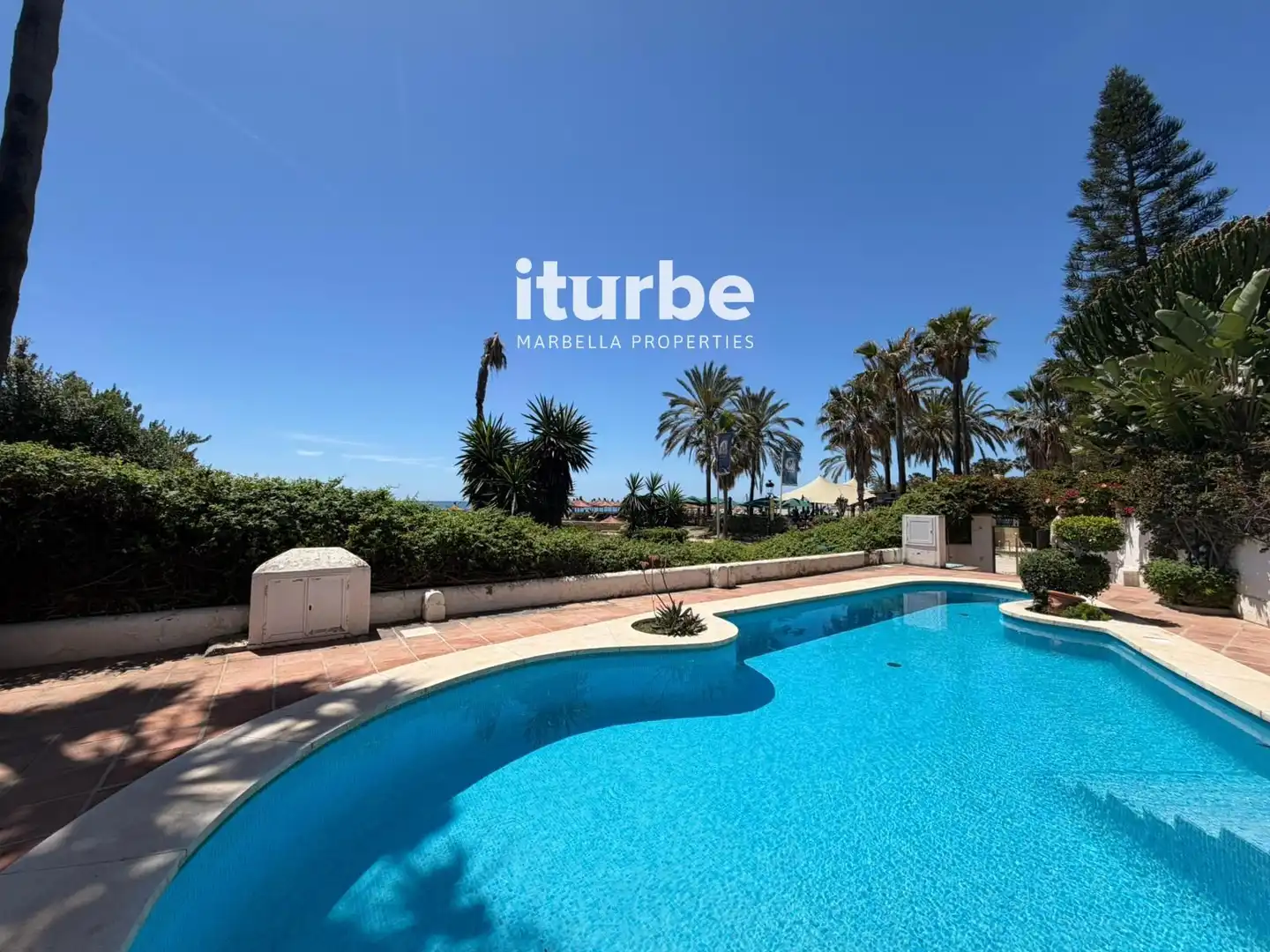 Jardí de Casa o xalet de lloguer en Marbella amb Aire condicionat, Terrassa i Piscina