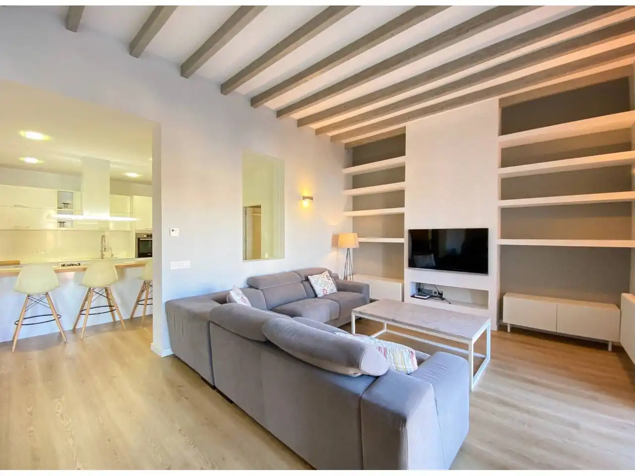 Living room of Flat for rent in  Palma de Mallorca  with Air Conditioner, Heating and Parquet flooring