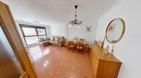 Amplia vivienda de 114 m² en edificio moderno de 1997 con ascensor – Calle Maestro Marqués, Alicante, imatge 2