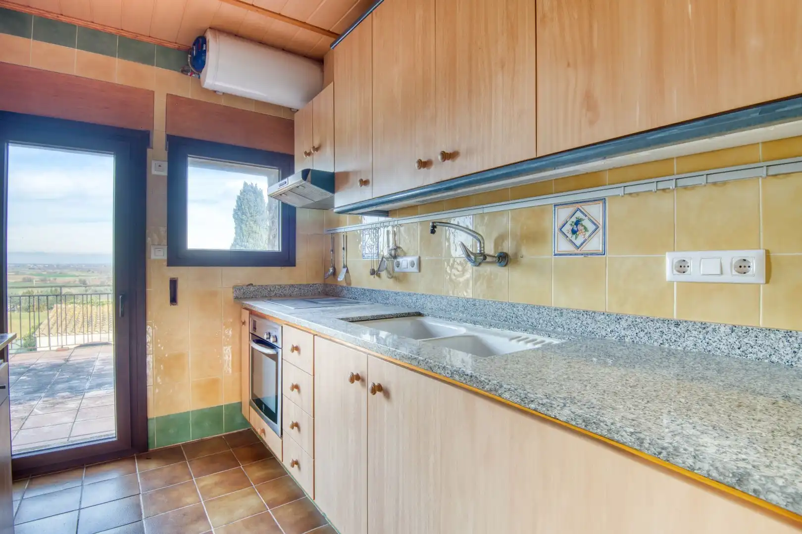 Küche von Country house zum Verkauf in Albons mit Privatgarten, Terrasse und Schwimmbad