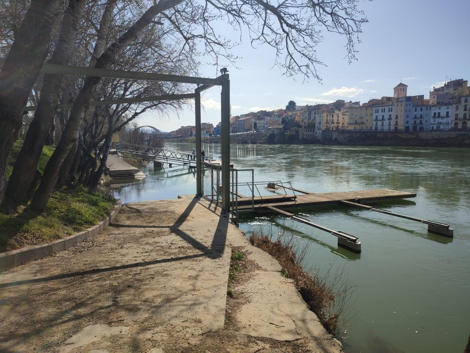 Vista exterior de Casa o xalet en venda en Móra la Nova amb Terrassa