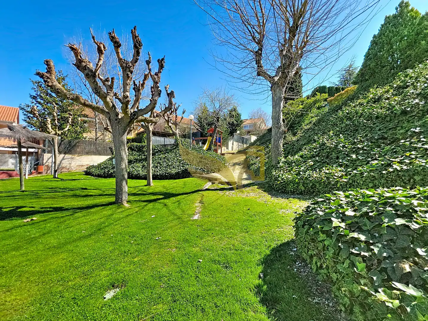 Jardín de Casa adosada en venta en Aranjuez con Aire acondicionado, Calefacción y Jardín privado