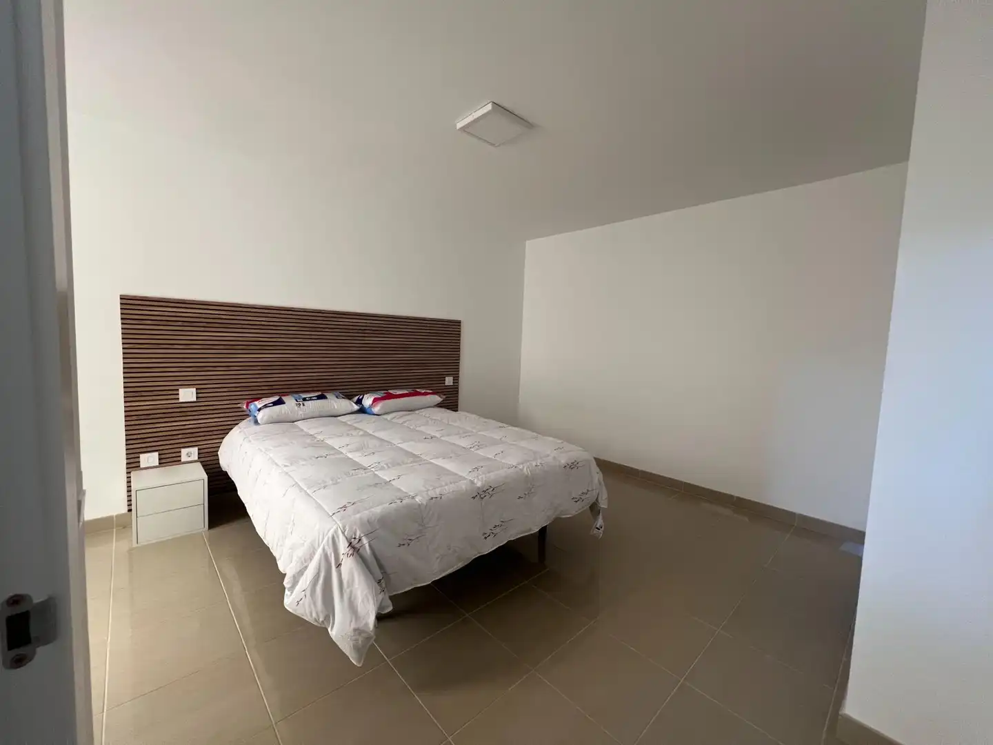 Schlafzimmer von Wohnungen zum Verkauf in Mogán mit Klimaanlage, Privatgarten und Terrasse