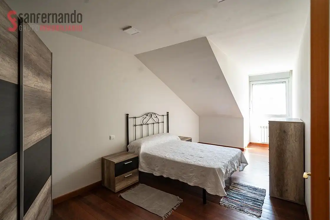 Habitación de Dúplex en venta en Torrelavega  con Calefacción, Trastero y Balcón