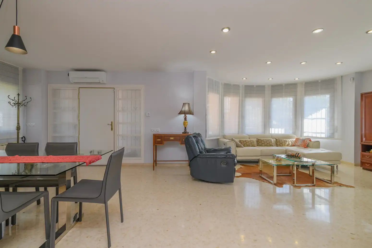 Sala de estar de Casa o chalet de alquiler en Viladecans con Terraza, Piscina y Balcón