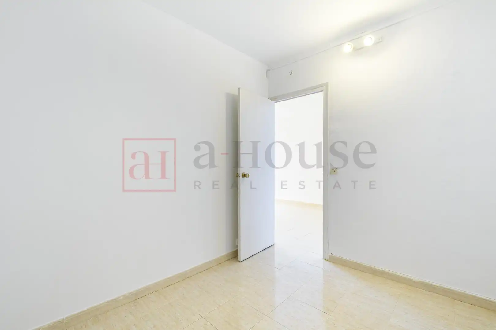 Habitación de Piso en venta en Barcelona con Trastero y Balcón