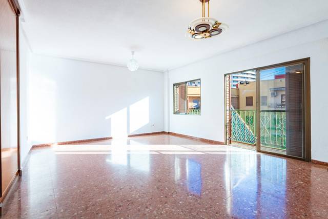 Piso en Venta en Calle de la Cruz en Juzgados