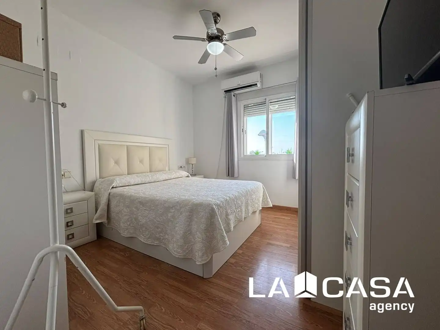 Habitación de Piso en venta en Dos Hermanas con Terraza y Piscina