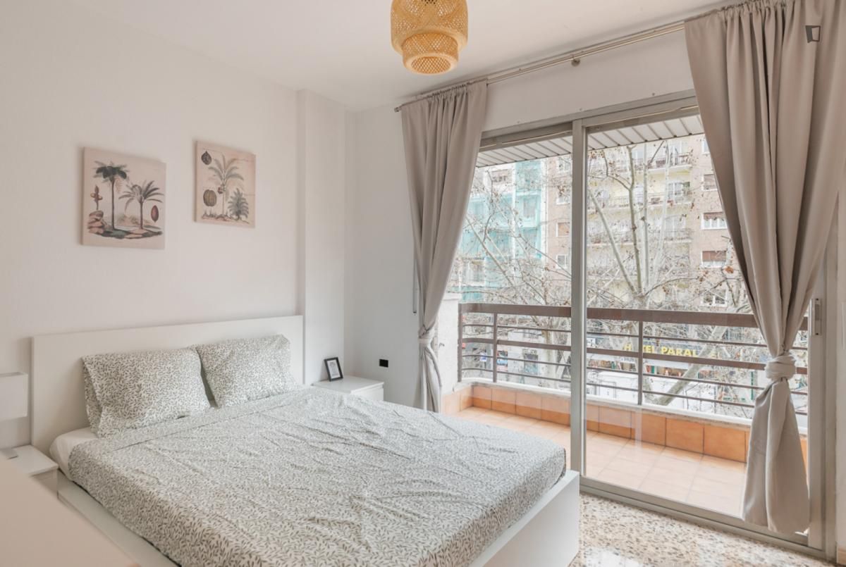 Dormitori de Apartament de lloguer en  Barcelona Capital amb Aire condicionat, Moblat i Forn